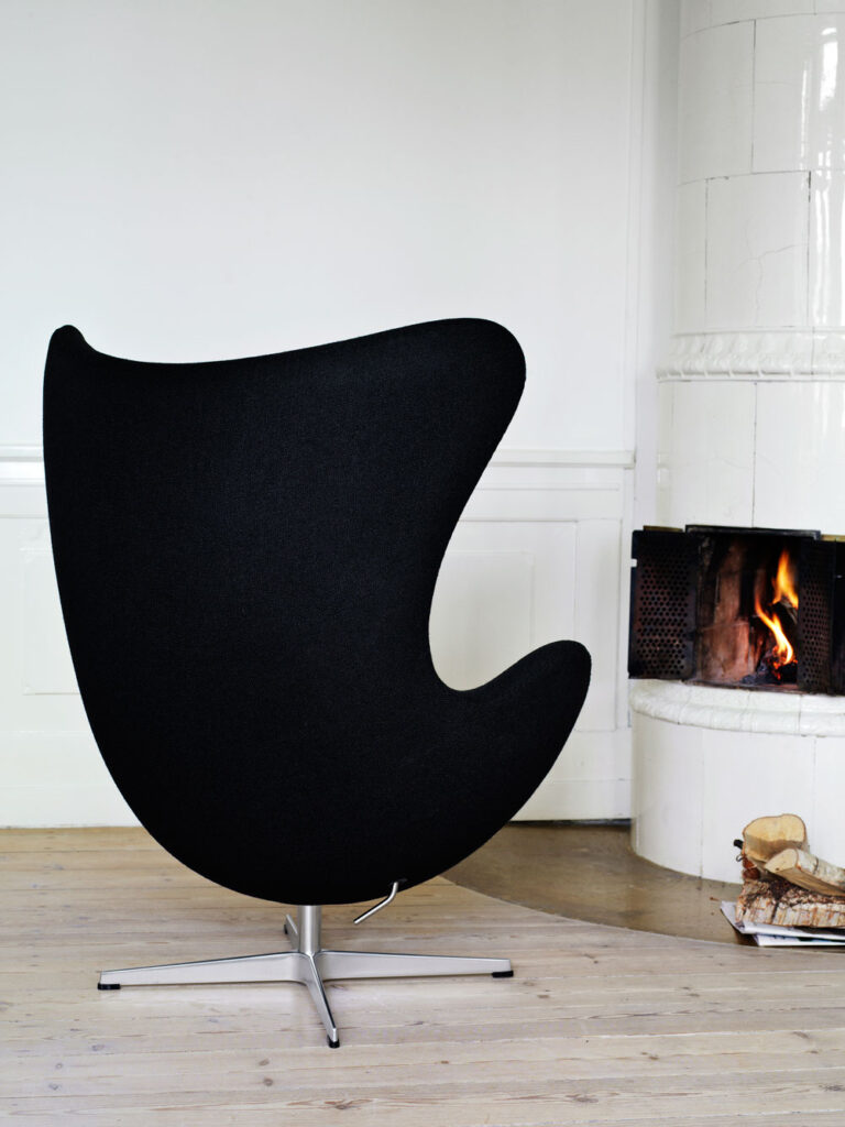 Scaunul Egg, design Arne Jacobsen